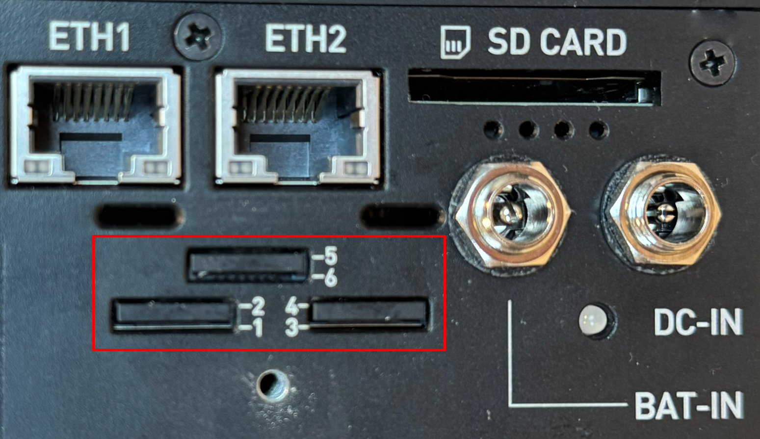 LU900Q SIM Slots 1.jpg.png